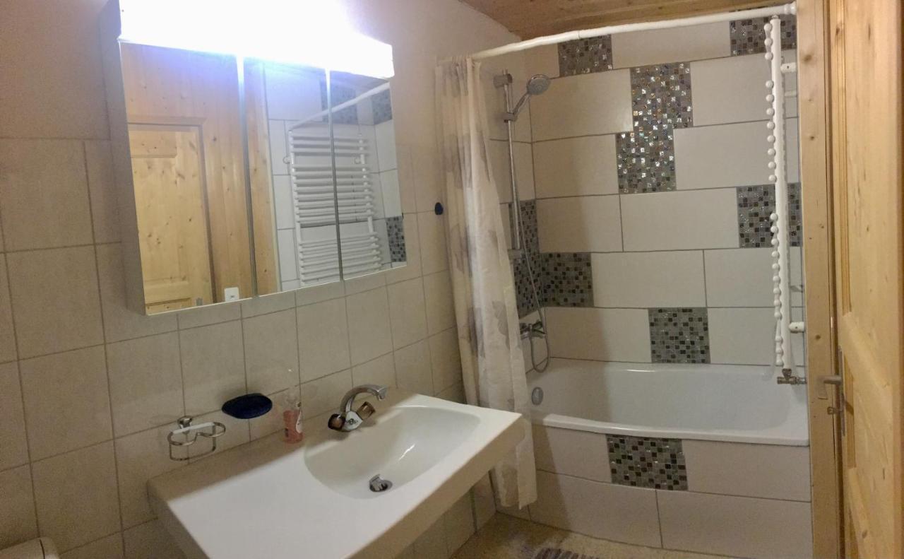 Bnb Guesthouse Lusi Frauenkirch ภายนอก รูปภาพ